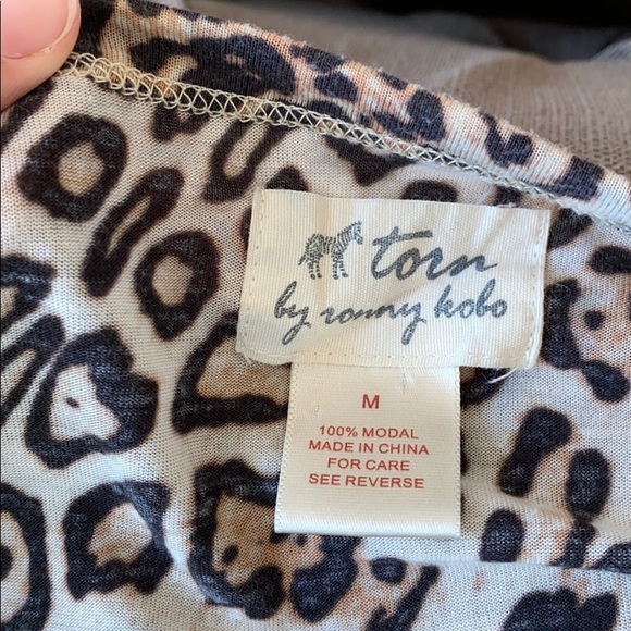 Animal print / leopard print top - Picture 3 of 4